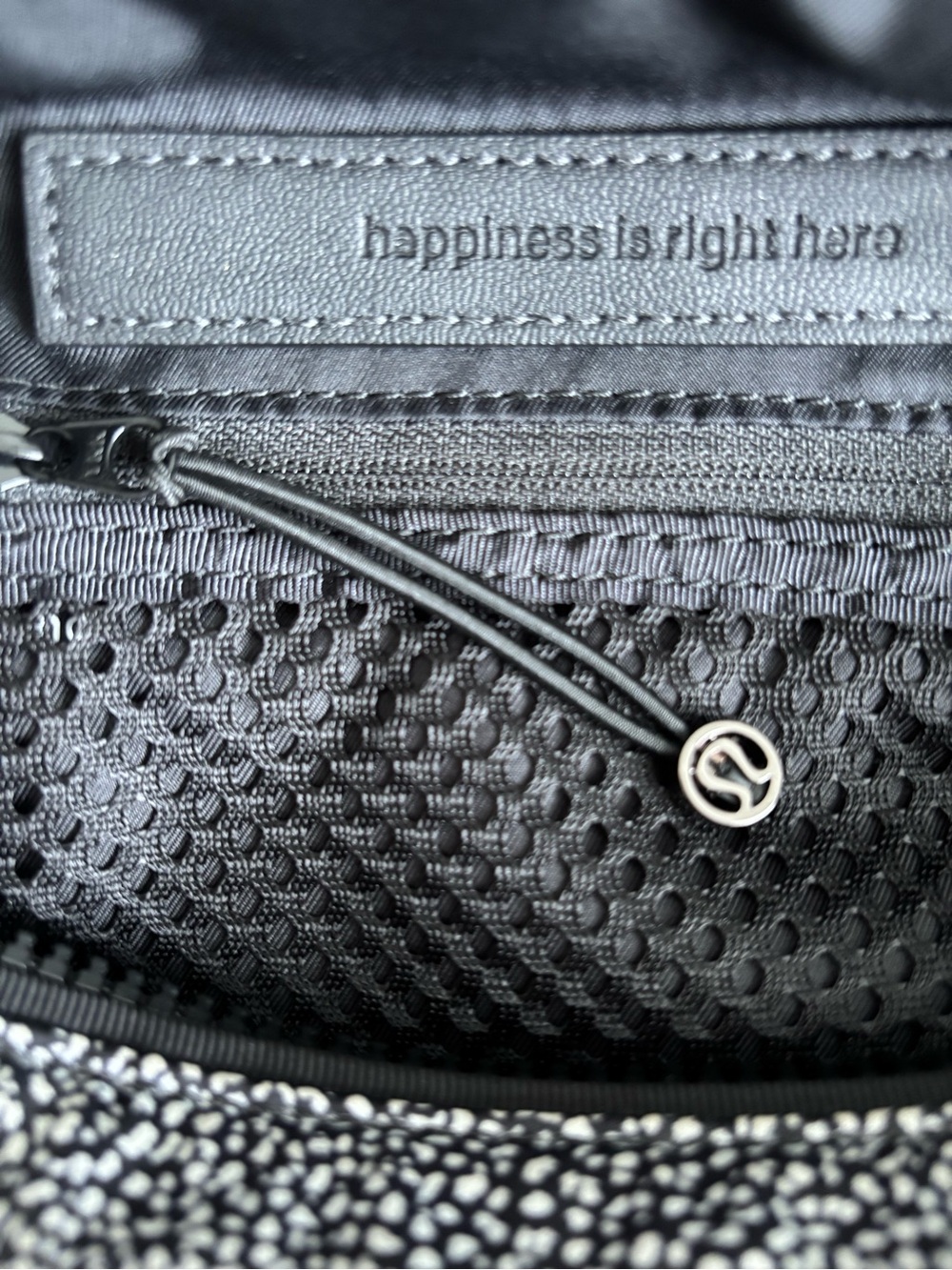 Lululemon Go Lightly Belt Bag Chakra Print Alpine White Black EUC - Picture 8 of 14